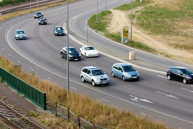 Cara Stop and Go Mobil Matic di Tanjakan Agar Optimal