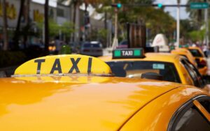 Kisaran Pajak Mobil Bekas Taksi & 5 Cara Mengurus Pajaknya