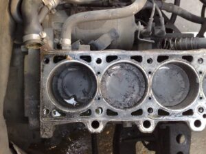 Masalah Piston Mobil Oblak