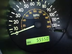 Pentingnya Menghindari Kilometer Mobil Tinggi saat Beli Mobil Bekas