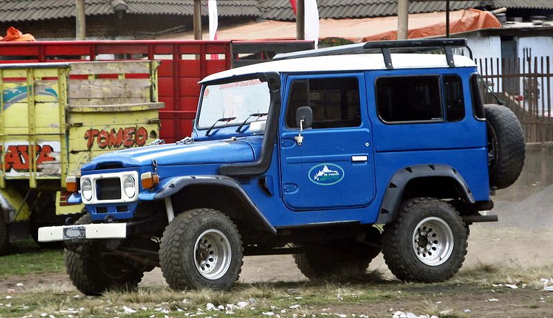 10 Rekomendasi Mobil Tua untuk Perjalanan Jauh
