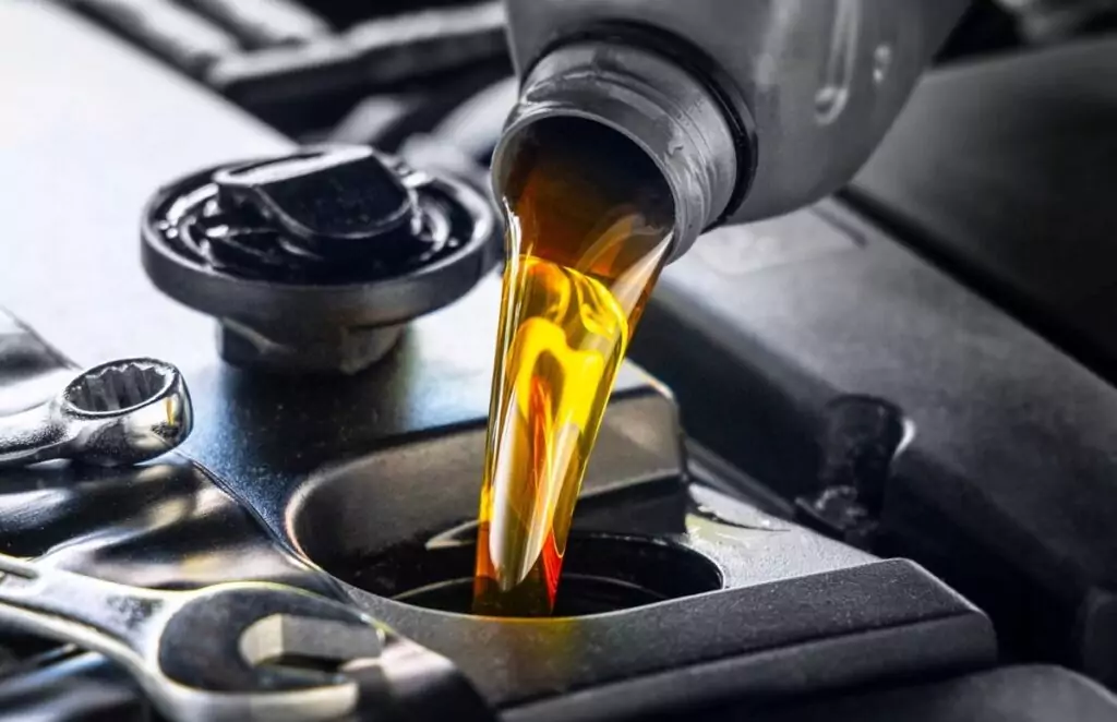 5 Warna Oli Mobil Ini Tunjukan Kondisi Mobil Anda