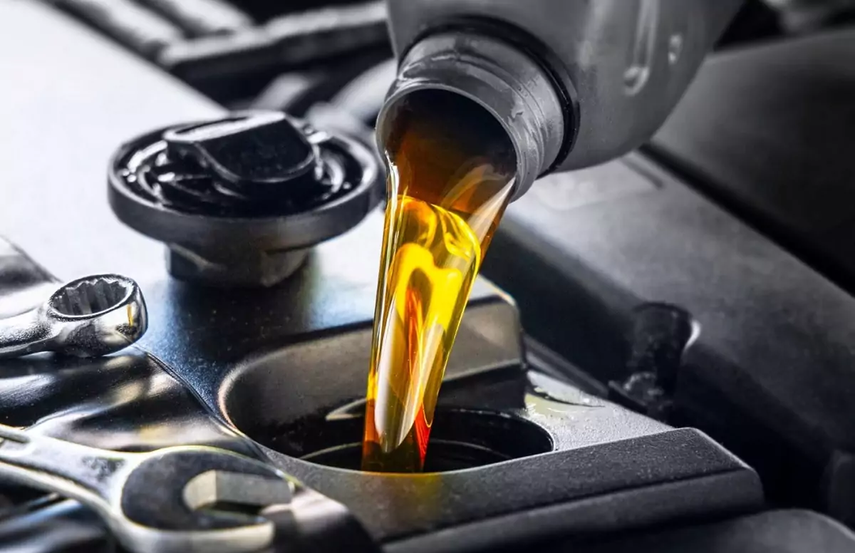 5 Warna Oli Mobil Ini Tunjukan Kondisi Mobil Anda