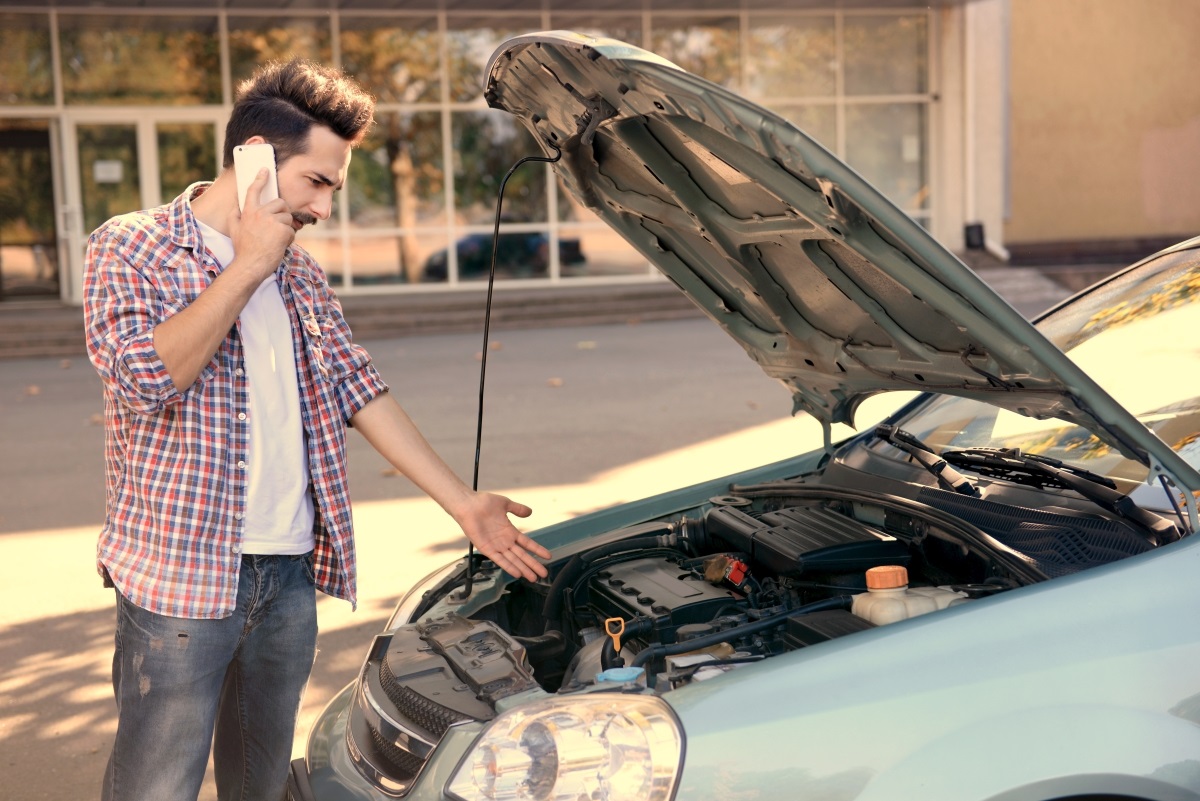 8 Penyebab Mobil Digas Brebet & Cara Mengatasinya