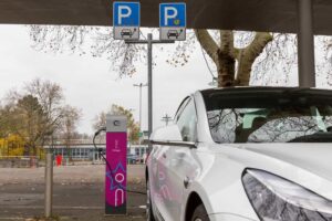 Efek Negatif Sering Menyalakan Mesin Mobil saat Berhenti dan Parkir