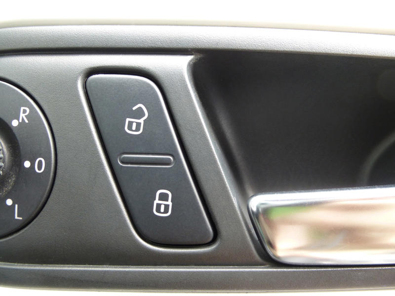 Fungsi Tombol pada Dashboard Mobil