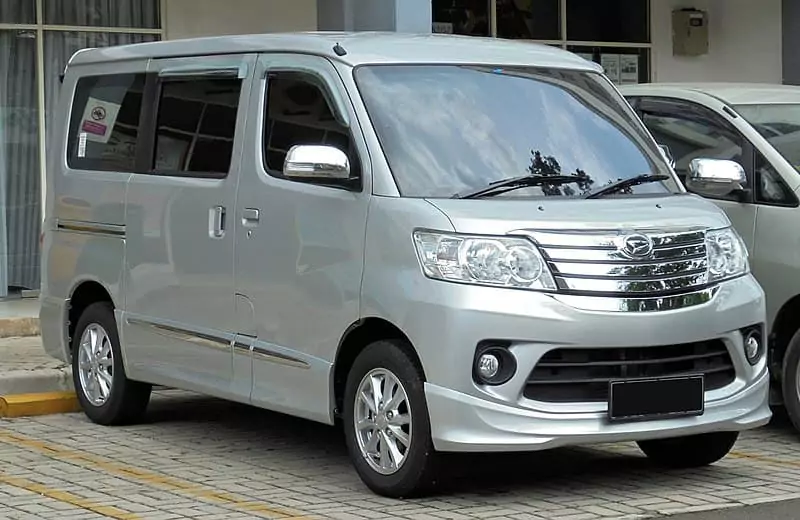 Mobil Daihatsu Luxio Bekas