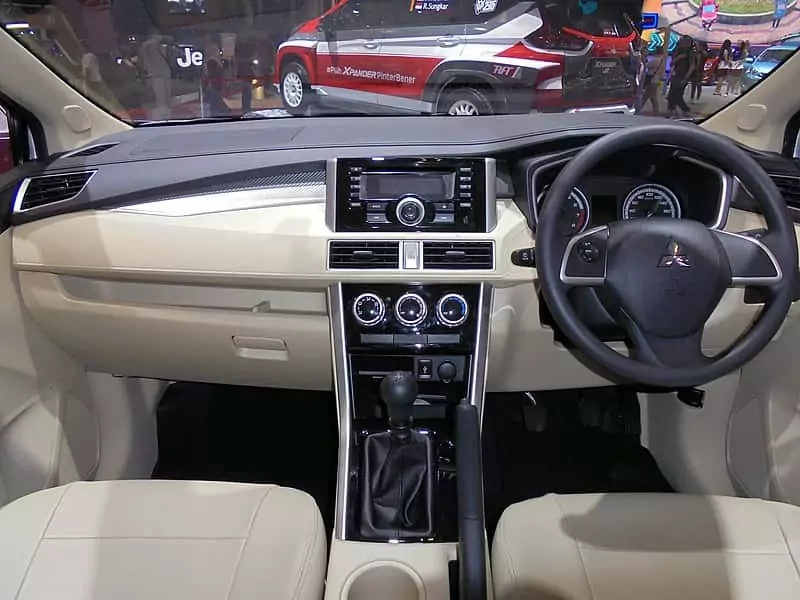 Penyebab AC Mobil Xpander Bau, Segera Dicek!