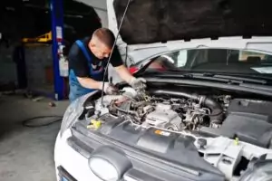 cara mengatasi mesin mobil bekas bergetar