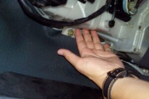 Di Mana Letak Selang Pembuangan AC Mobil