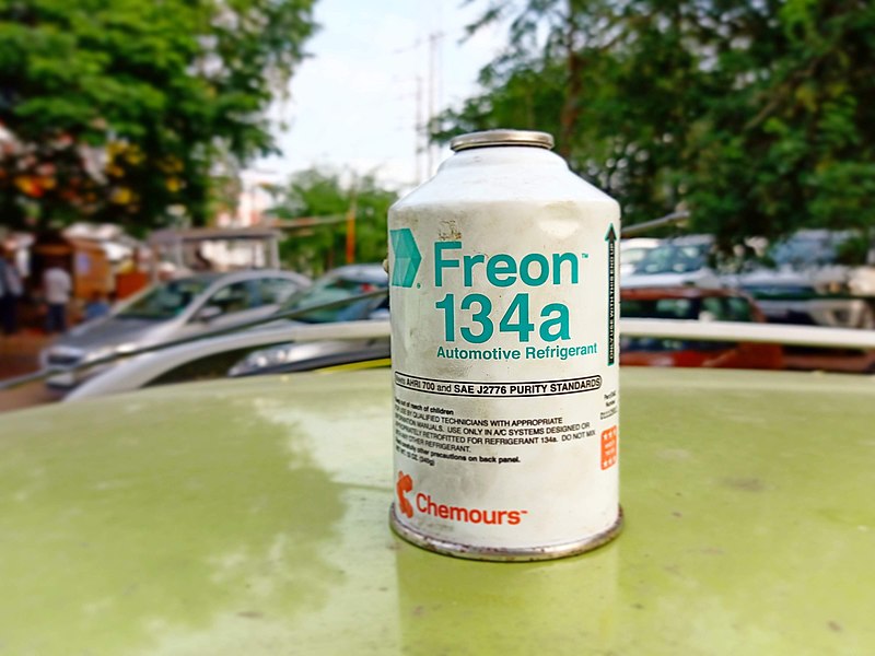 Kiat Cara Mengosongkan Freon AC Mobil yang Aman