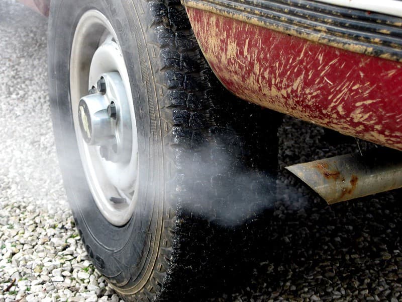 Penyebab Knalpot Mobil Bau Bensin