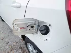 Tangki Bensin Diisi Garam pada Mobil