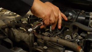 cara memperbaiki kabel busi mobil yang putus