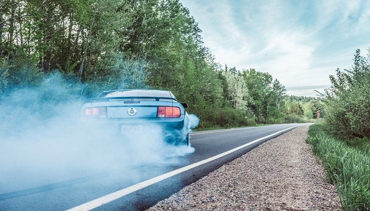 mengatasi mobil berasap putih saat digas