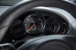 suhu ideal mesin mobil tua