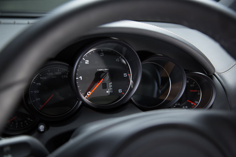 suhu ideal mesin mobil tua