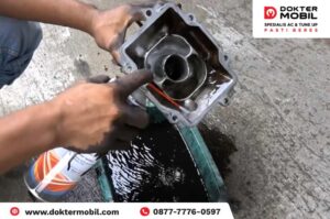 Pentingnya Pembersih Kerak Mesin Mobil