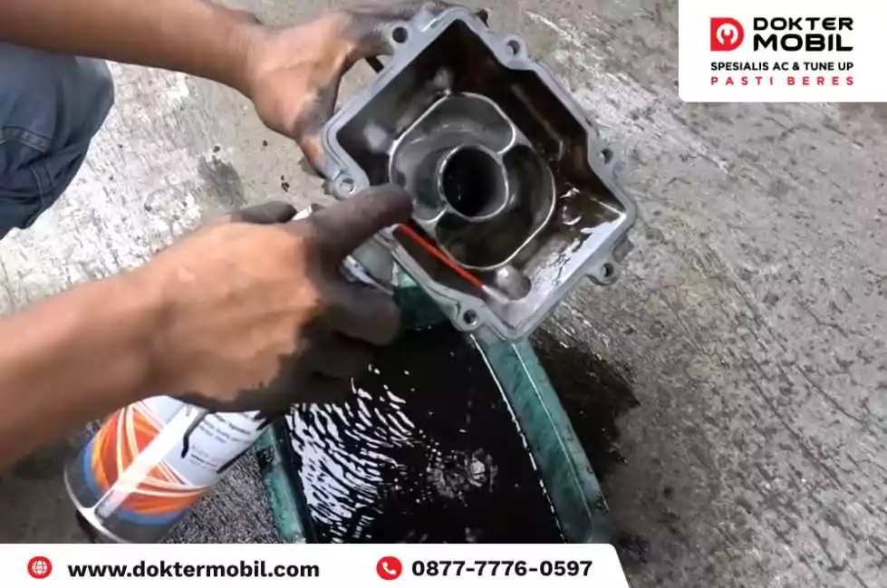 Pentingnya Pembersih Kerak Mesin Mobil