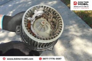 biaya bersihkan blower AC mobil