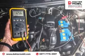 berapa volt aki mobil