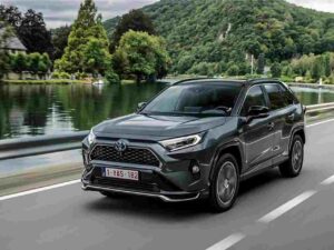 mobil toyota mewah murah