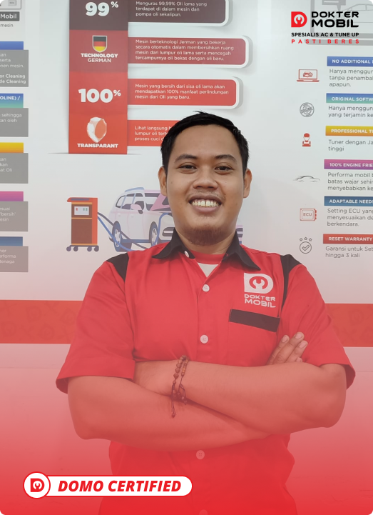 gambar teknisi dokte mobil
