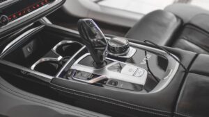 Inilah Penyebab & Cara Atasi Transmisi Mobil Matic Delay