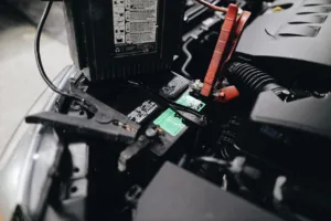 Inilah Efek Jumper Aki Mobil Sembarangan yang Bahaya
