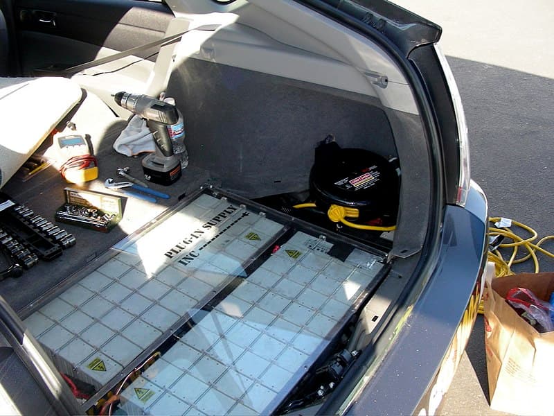 Ini Cara Merawat Baterai Mobil Hybrid Paling Jitu