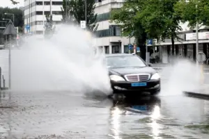 Kenali Aquaplaning yang Bikin Kecelakaan saat Musim Hujan