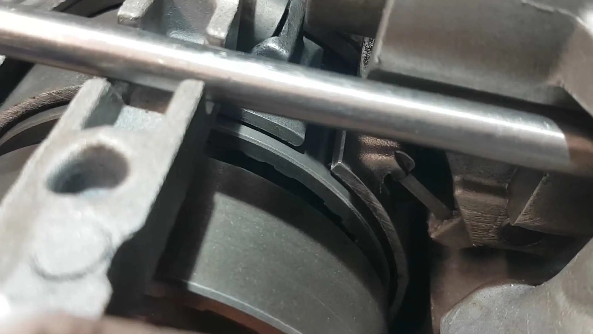 Brake Band Mobil Fungsi, Cara Kerja, sampai Kiat Perawatannya