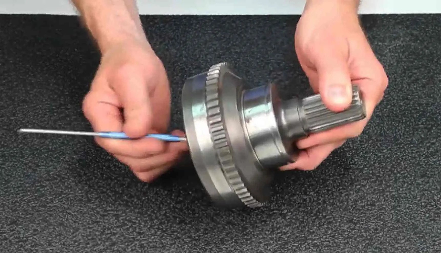Kupas Lengkap Seputar Output Shaft di Transmisi Mobil