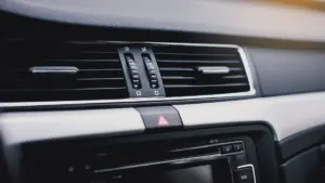 AC mobil bau Lontar