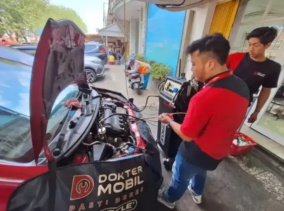 AC Mobil Tidak Dingin dan Bau Yuk Temukan Solusinya di Bengkel AC Kebayoran Lama